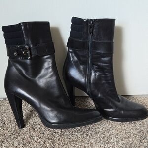 Stuart Weitzman Elegant Black Leather Ankle Boots